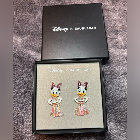 Disney Baublebar Daisy Duck Earrings Hula Skirt Hawaiian New Christmas 🎄🎁 - Picture 4 of 6